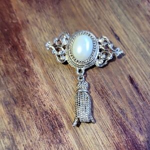 Dangling Faux Pearl Brooch